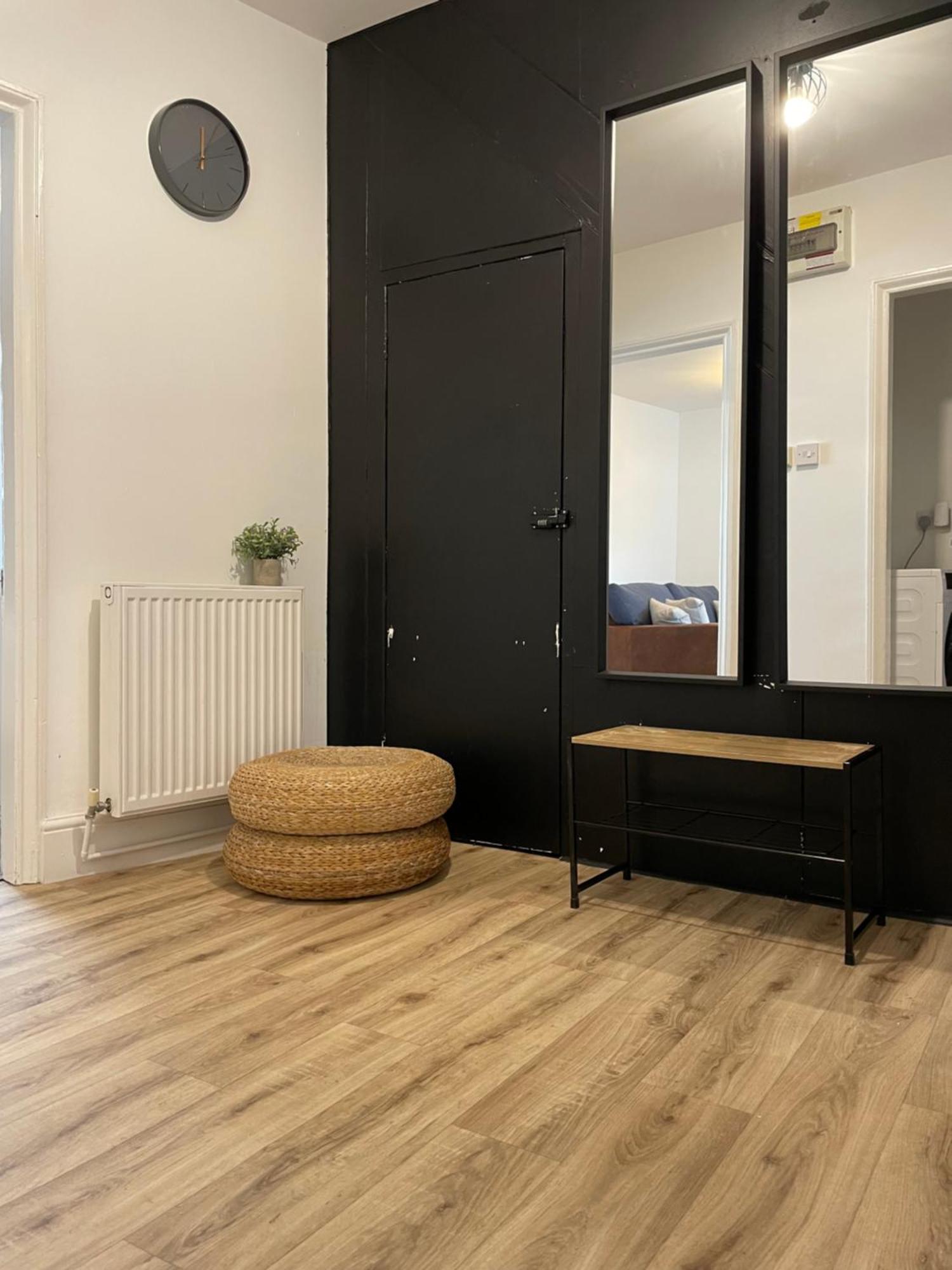 Flat 1 *